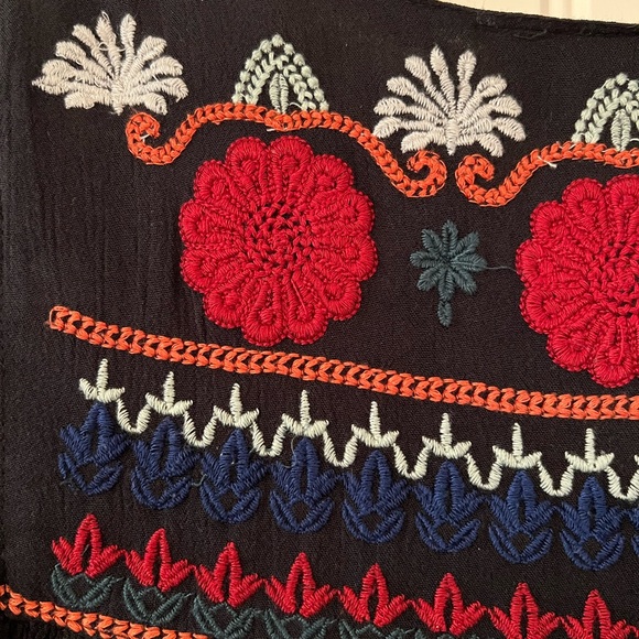 ROMEO + JULIET COUTURE 3/4-SLEEVE FLORAL EMBROIDERED TUNIC GAUZE MINI DRESS - Picture 6 of 11